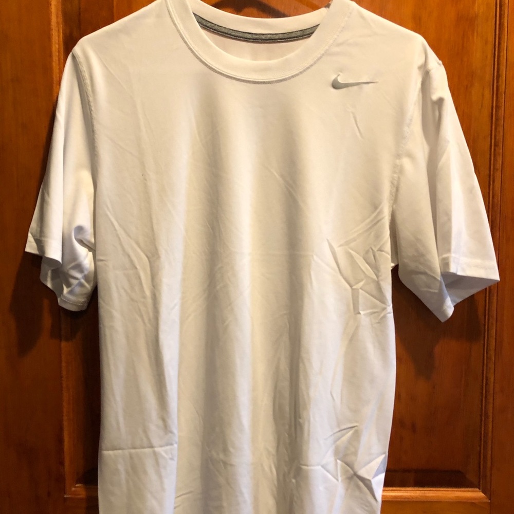 White nike tee